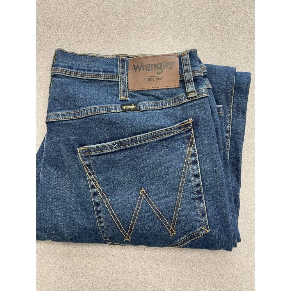 NEW Wrangler Men's 34X30 Relaxed Fit Straight Leg Jeans Stretch Denim Dark Blue - Picture 8 of 9